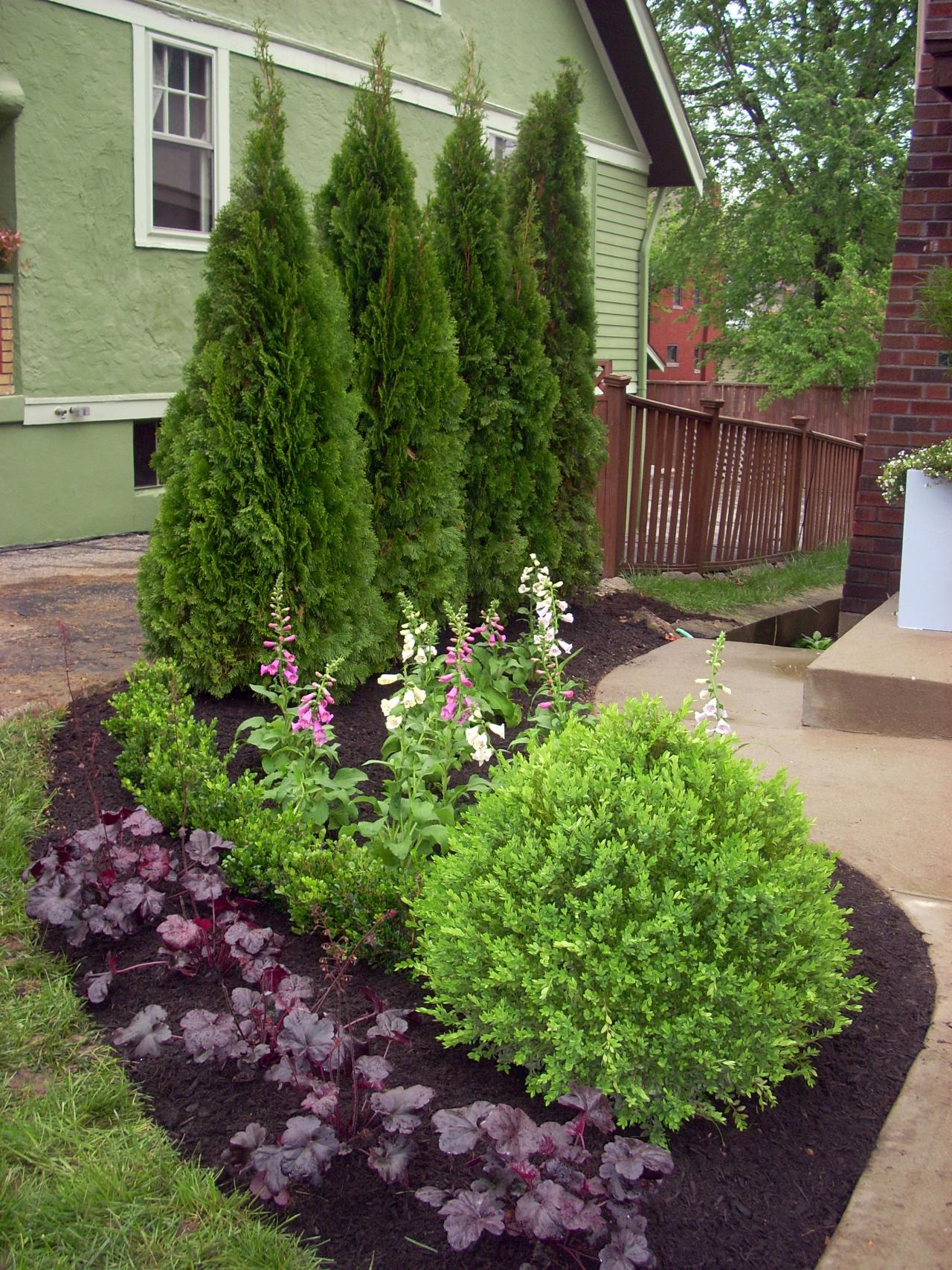 ddsl505_landscape-bed_s3x4-jpg-rend-hgtvcom-1280-1707